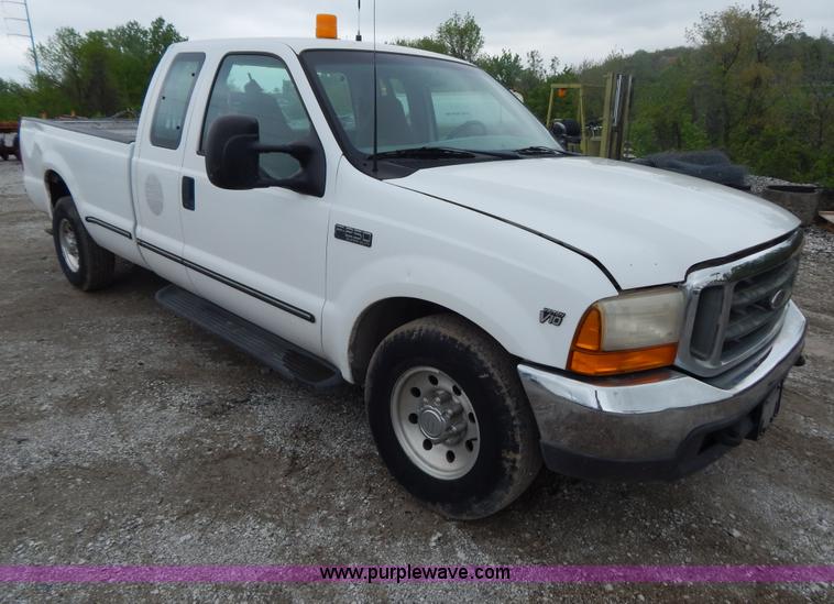 image for item F5033 1999 Ford F250 Super Duty XLT pickup truck