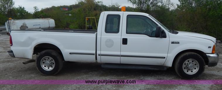 image for item F5033 1999 Ford F250 Super Duty XLT pickup truck