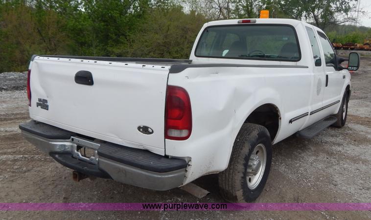 image for item F5033 1999 Ford F250 Super Duty XLT pickup truck