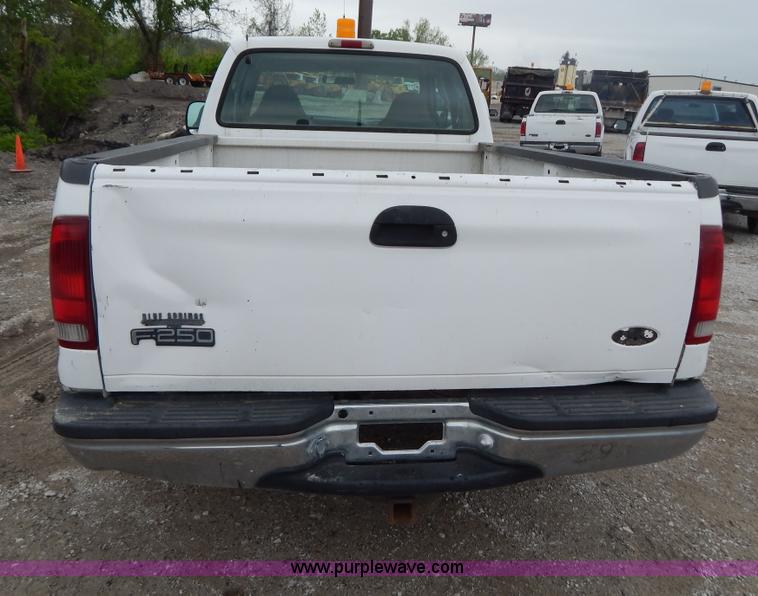 image for item F5033 1999 Ford F250 Super Duty XLT pickup truck