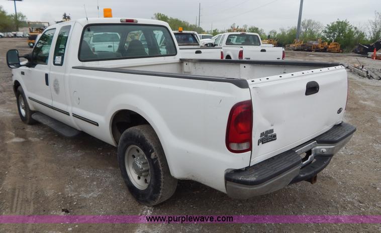 image for item F5033 1999 Ford F250 Super Duty XLT pickup truck
