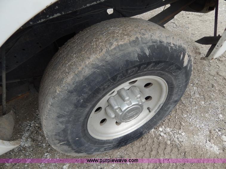 image for item F5033 1999 Ford F250 Super Duty XLT pickup truck