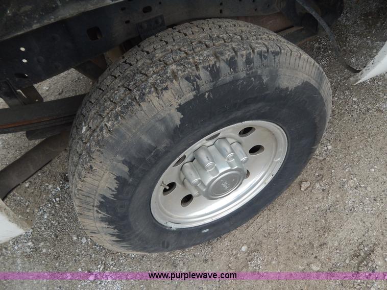 image for item F5033 1999 Ford F250 Super Duty XLT pickup truck