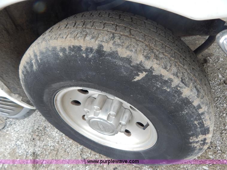 image for item F5033 1999 Ford F250 Super Duty XLT pickup truck