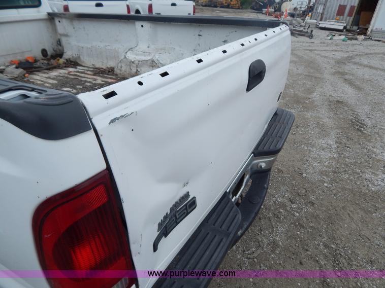 image for item F5033 1999 Ford F250 Super Duty XLT pickup truck
