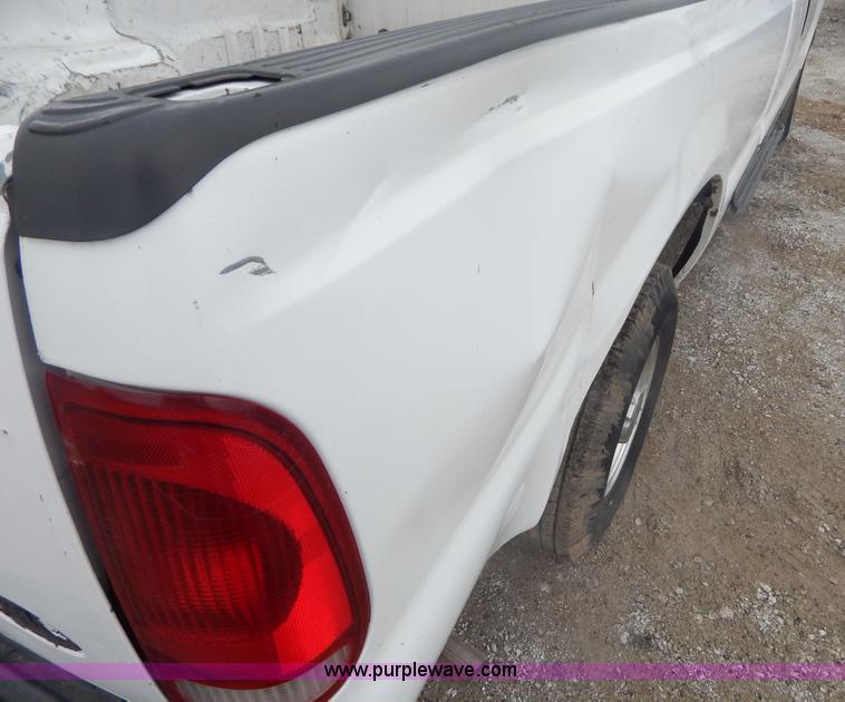 image for item F5033 1999 Ford F250 Super Duty XLT pickup truck