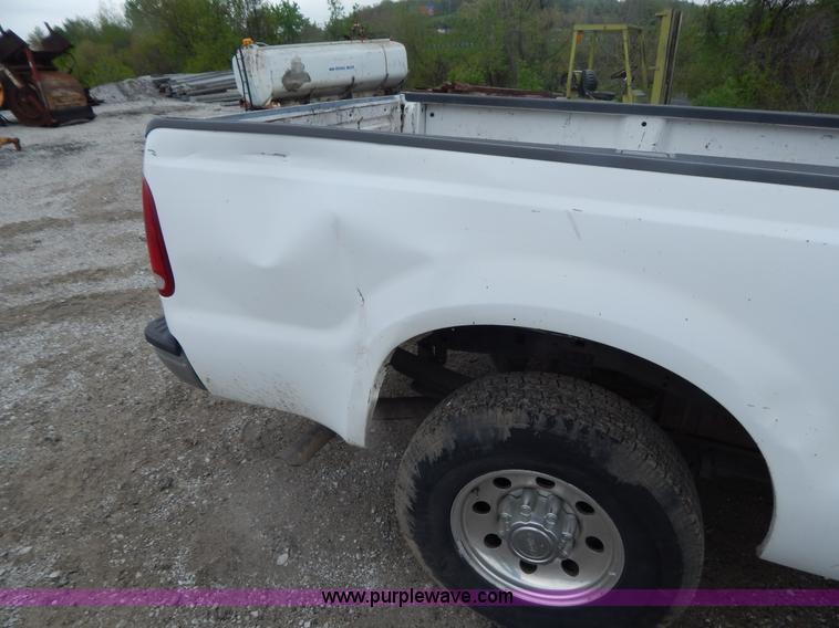 image for item F5033 1999 Ford F250 Super Duty XLT pickup truck