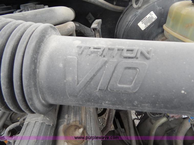 image for item F5033 1999 Ford F250 Super Duty XLT pickup truck