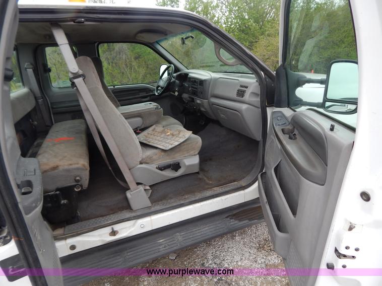 image for item F5033 1999 Ford F250 Super Duty XLT pickup truck