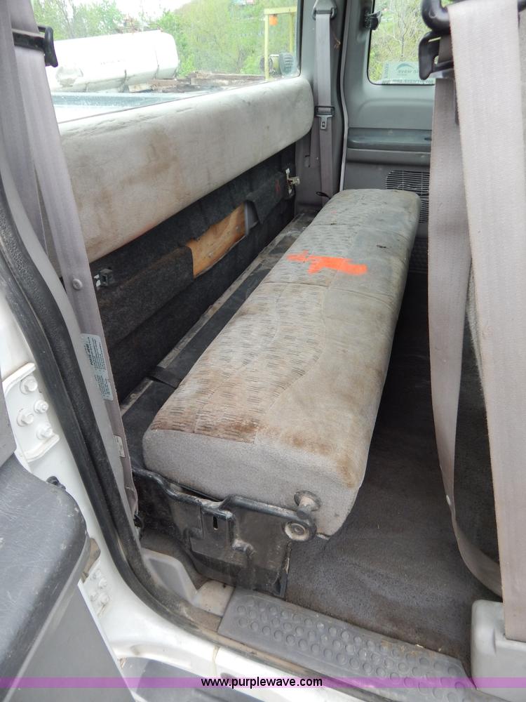 image for item F5033 1999 Ford F250 Super Duty XLT pickup truck