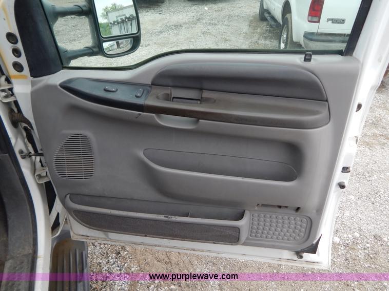 image for item F5033 1999 Ford F250 Super Duty XLT pickup truck