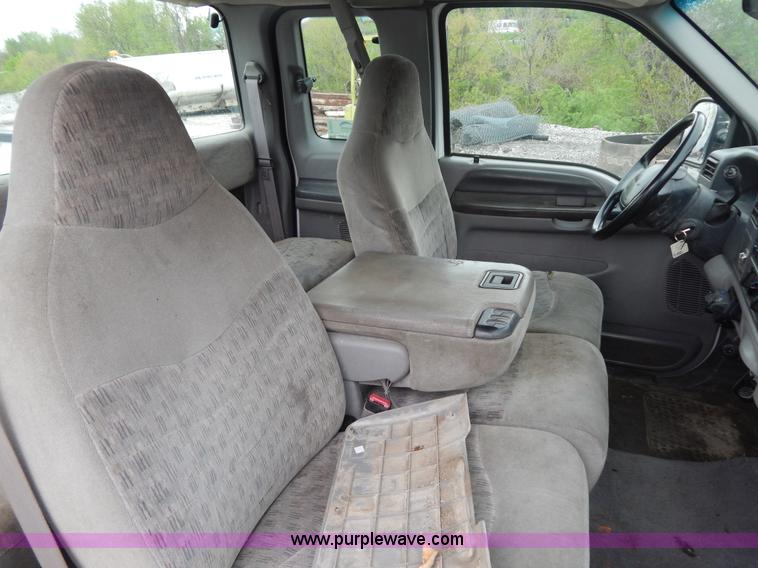 image for item F5033 1999 Ford F250 Super Duty XLT pickup truck