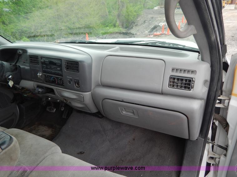 image for item F5033 1999 Ford F250 Super Duty XLT pickup truck