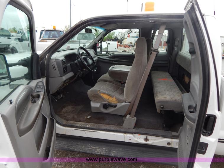 image for item F5033 1999 Ford F250 Super Duty XLT pickup truck