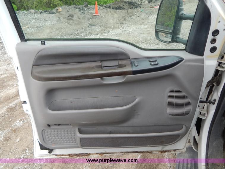 image for item F5033 1999 Ford F250 Super Duty XLT pickup truck