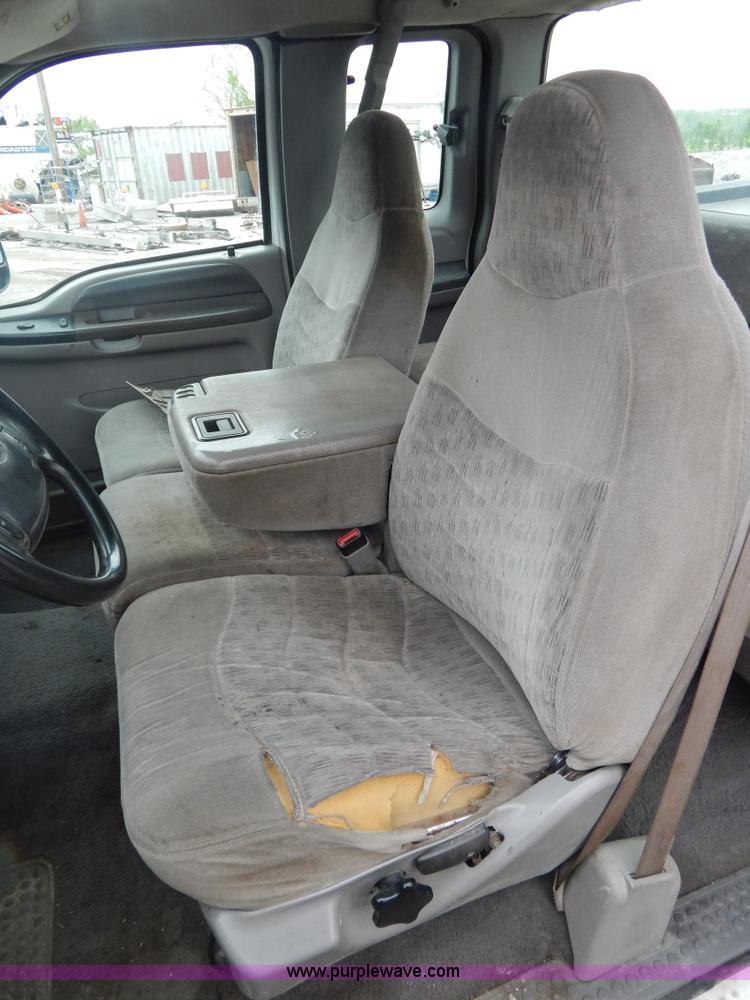 image for item F5033 1999 Ford F250 Super Duty XLT pickup truck