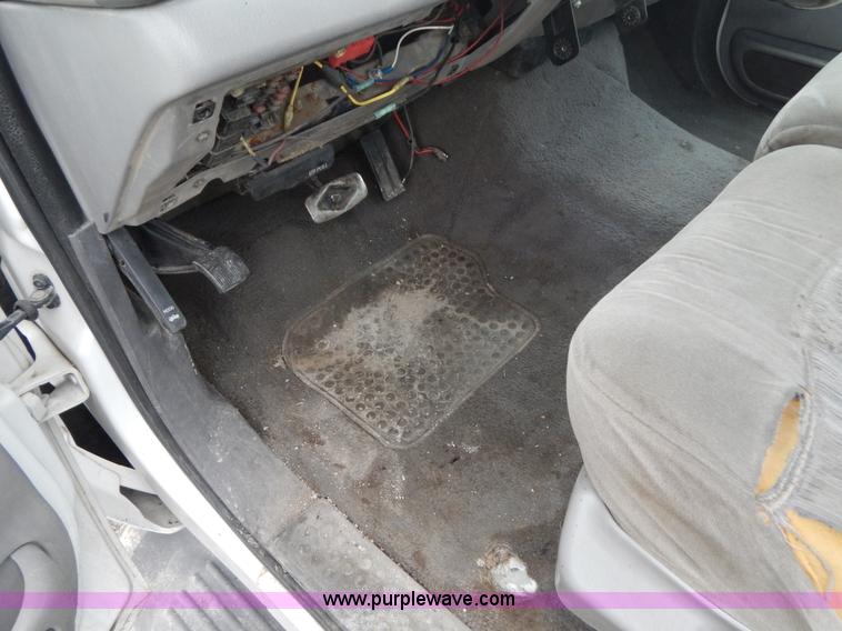 image for item F5033 1999 Ford F250 Super Duty XLT pickup truck