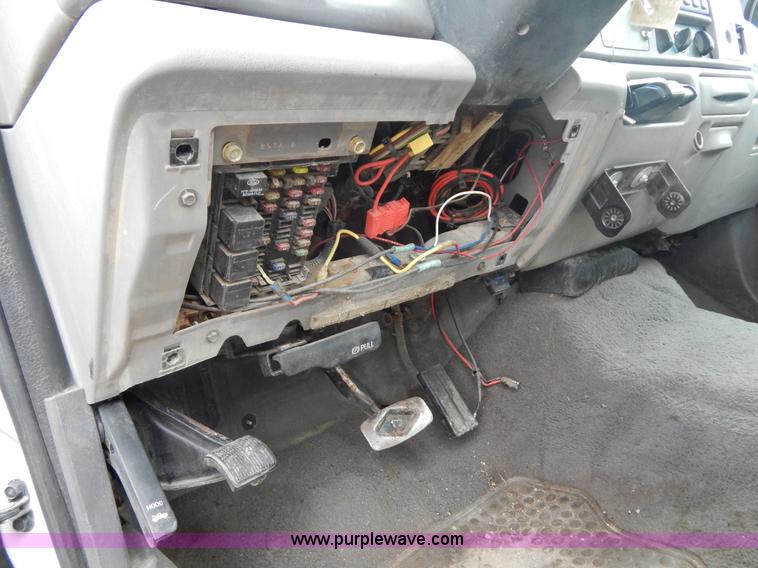 image for item F5033 1999 Ford F250 Super Duty XLT pickup truck