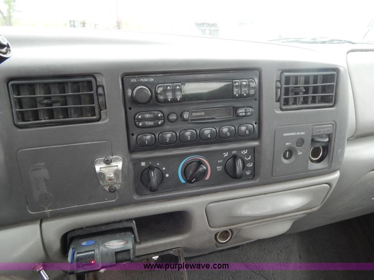 image for item F5033 1999 Ford F250 Super Duty XLT pickup truck