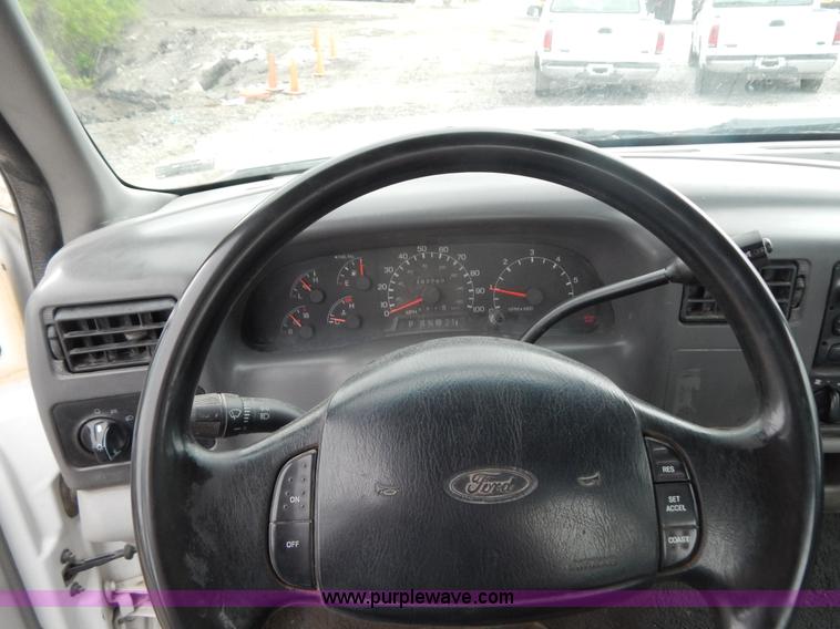 image for item F5033 1999 Ford F250 Super Duty XLT pickup truck