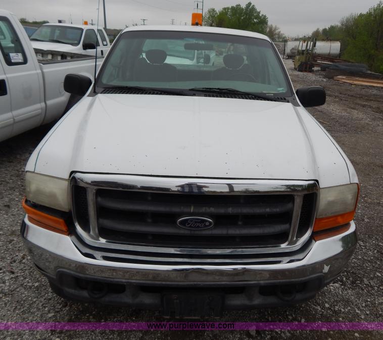 image for item F5034 2001 Ford F250 Super Duty XLT SuperCab pickup truck