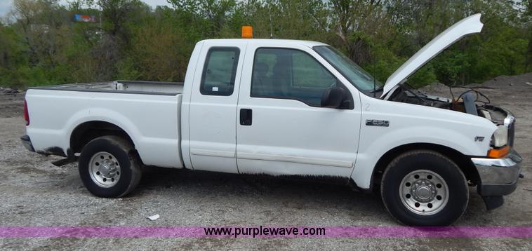 image for item F5034 2001 Ford F250 Super Duty XLT SuperCab pickup truck