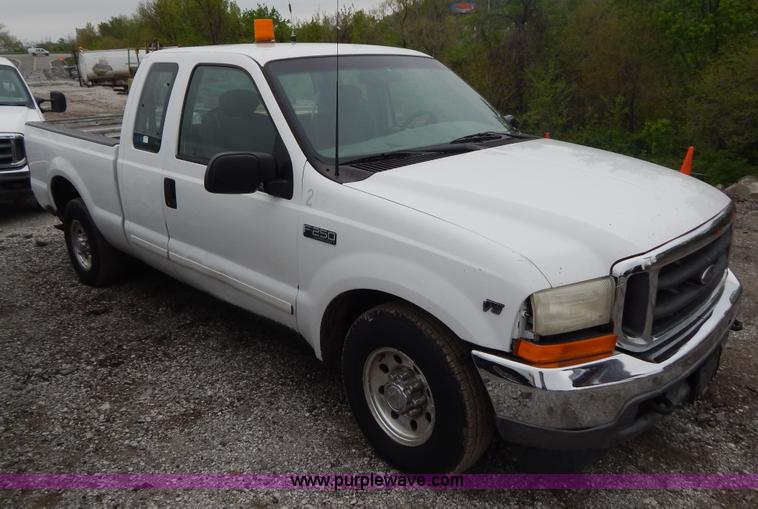image for item F5034 2001 Ford F250 Super Duty XLT SuperCab pickup truck