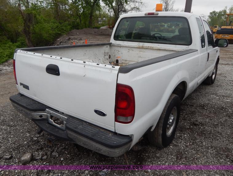image for item F5034 2001 Ford F250 Super Duty XLT SuperCab pickup truck