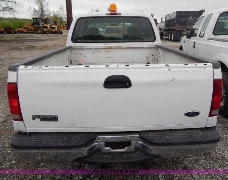 image for item F5034 2001 Ford F250 Super Duty XLT SuperCab pickup truck