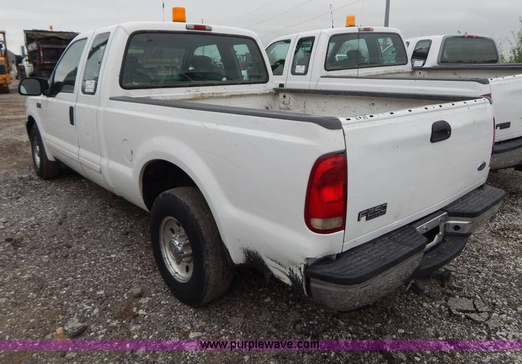 image for item F5034 2001 Ford F250 Super Duty XLT SuperCab pickup truck