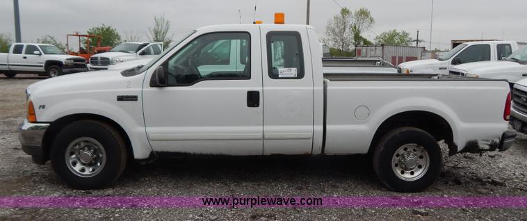 image for item F5034 2001 Ford F250 Super Duty XLT SuperCab pickup truck