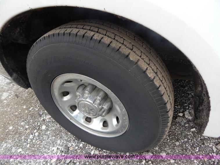 image for item F5034 2001 Ford F250 Super Duty XLT SuperCab pickup truck