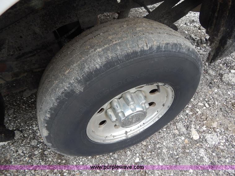 image for item F5034 2001 Ford F250 Super Duty XLT SuperCab pickup truck