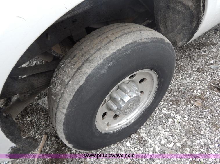 image for item F5034 2001 Ford F250 Super Duty XLT SuperCab pickup truck