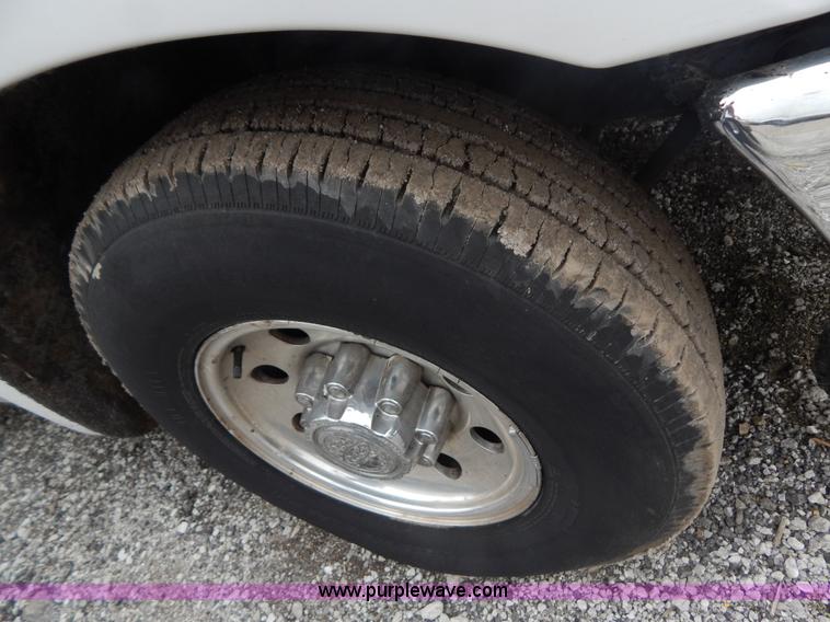 image for item F5034 2001 Ford F250 Super Duty XLT SuperCab pickup truck