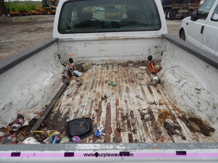 image for item F5034 2001 Ford F250 Super Duty XLT SuperCab pickup truck