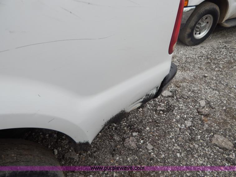 image for item F5034 2001 Ford F250 Super Duty XLT SuperCab pickup truck