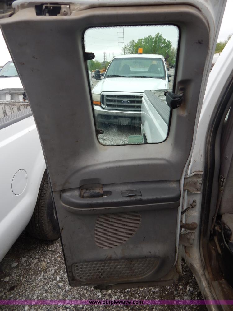 image for item F5034 2001 Ford F250 Super Duty XLT SuperCab pickup truck