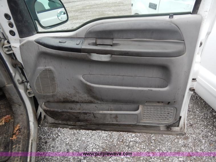 image for item F5034 2001 Ford F250 Super Duty XLT SuperCab pickup truck