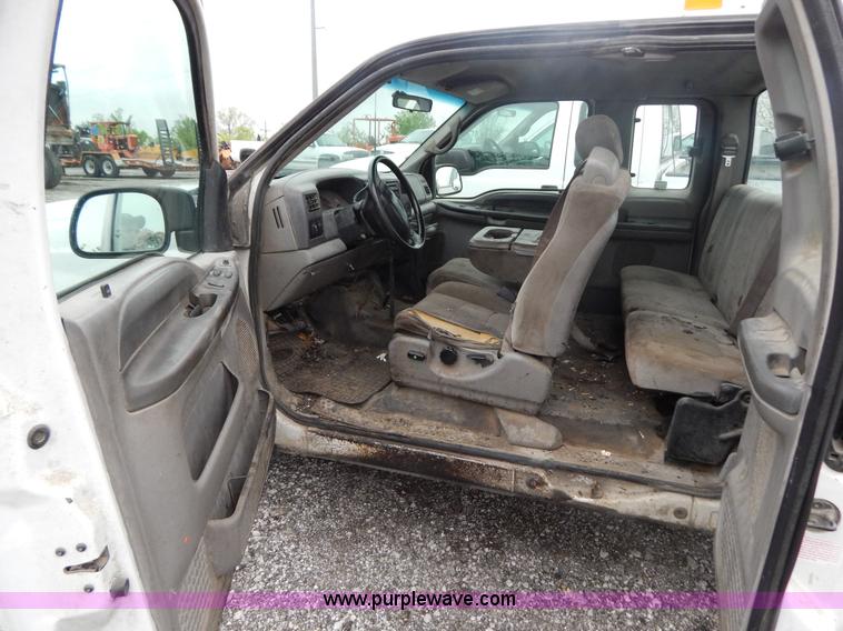 image for item F5034 2001 Ford F250 Super Duty XLT SuperCab pickup truck