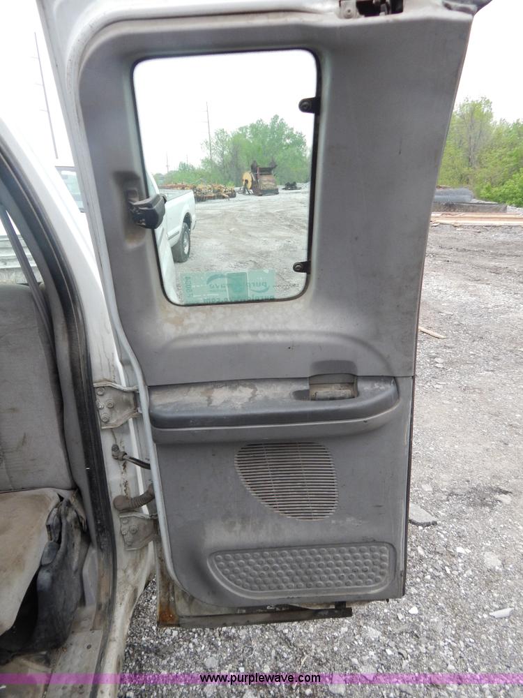 image for item F5034 2001 Ford F250 Super Duty XLT SuperCab pickup truck