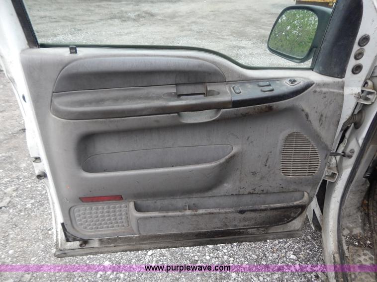 image for item F5034 2001 Ford F250 Super Duty XLT SuperCab pickup truck