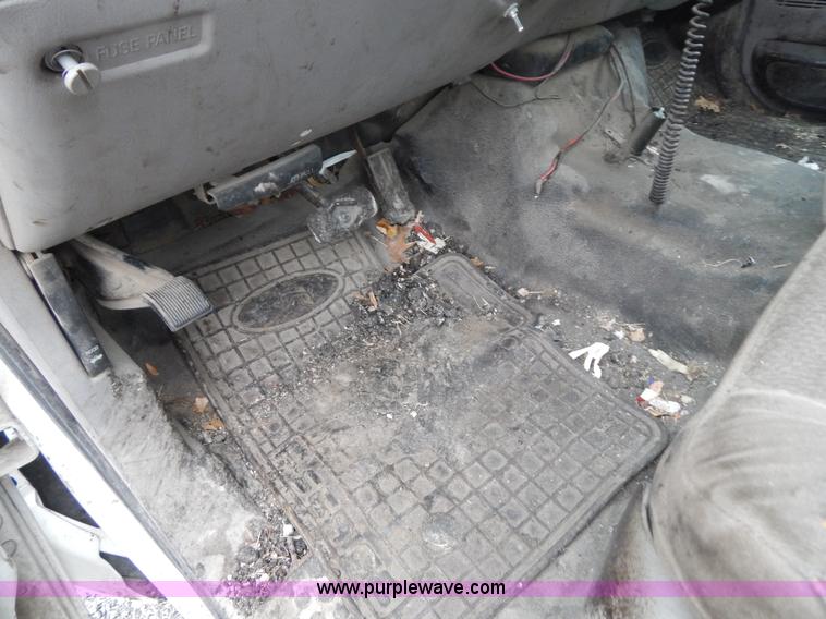 image for item F5034 2001 Ford F250 Super Duty XLT SuperCab pickup truck