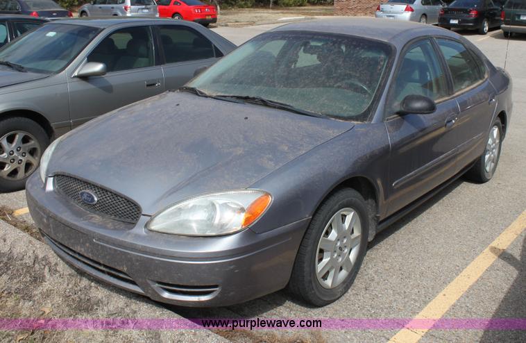 image for item F8713 2007 Ford Taurus SE