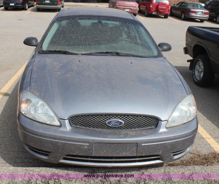 image for item F8713 2007 Ford Taurus SE