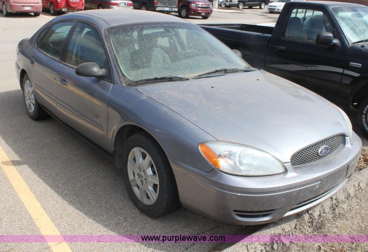 image for item F8713 2007 Ford Taurus SE