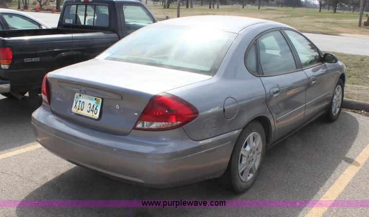 image for item F8713 2007 Ford Taurus SE