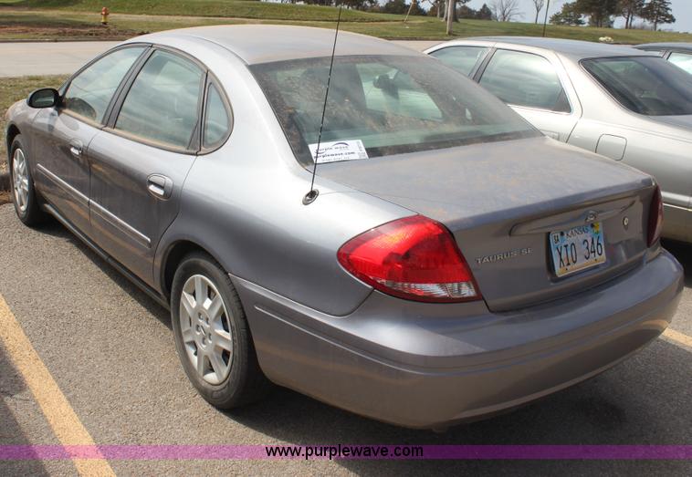 image for item F8713 2007 Ford Taurus SE