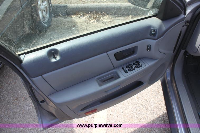 image for item F8713 2007 Ford Taurus SE