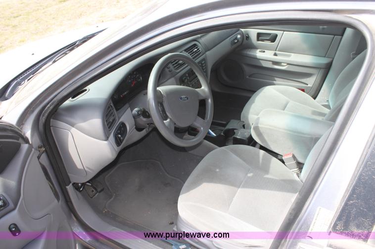 image for item F8713 2007 Ford Taurus SE